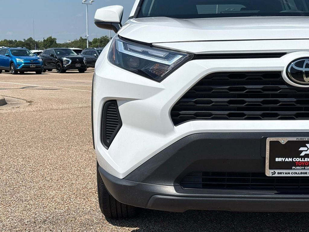 2023 Toyota RAV4 XLE photo 3