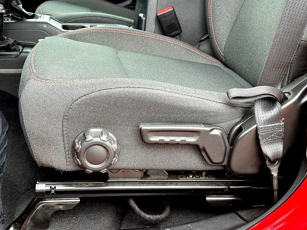 2025 Jeep Wrangler 4-Door Rubicon - Photo 12