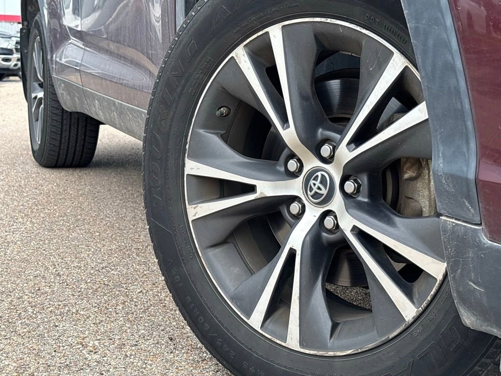 Used 2019 Toyota Highlander LE Plus V6 SUV