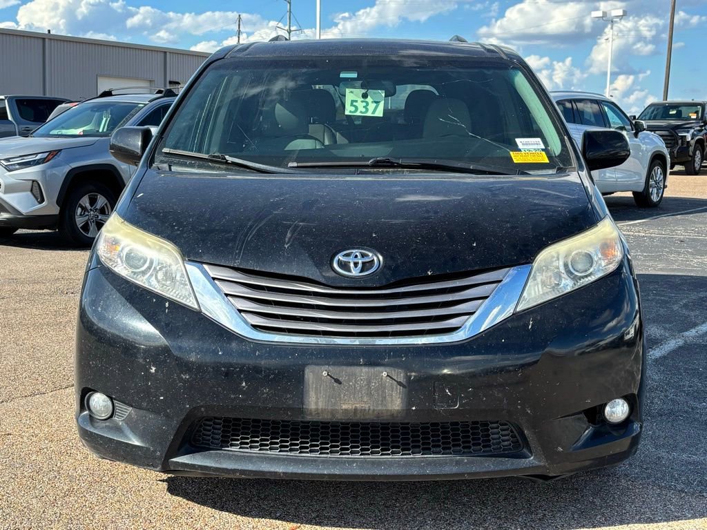 2015 Toyota Sienna XLE photo 3