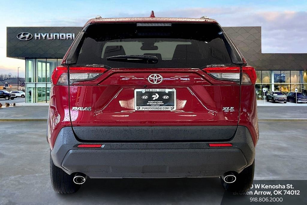 2023 Toyota RAV4 XLE photo 4
