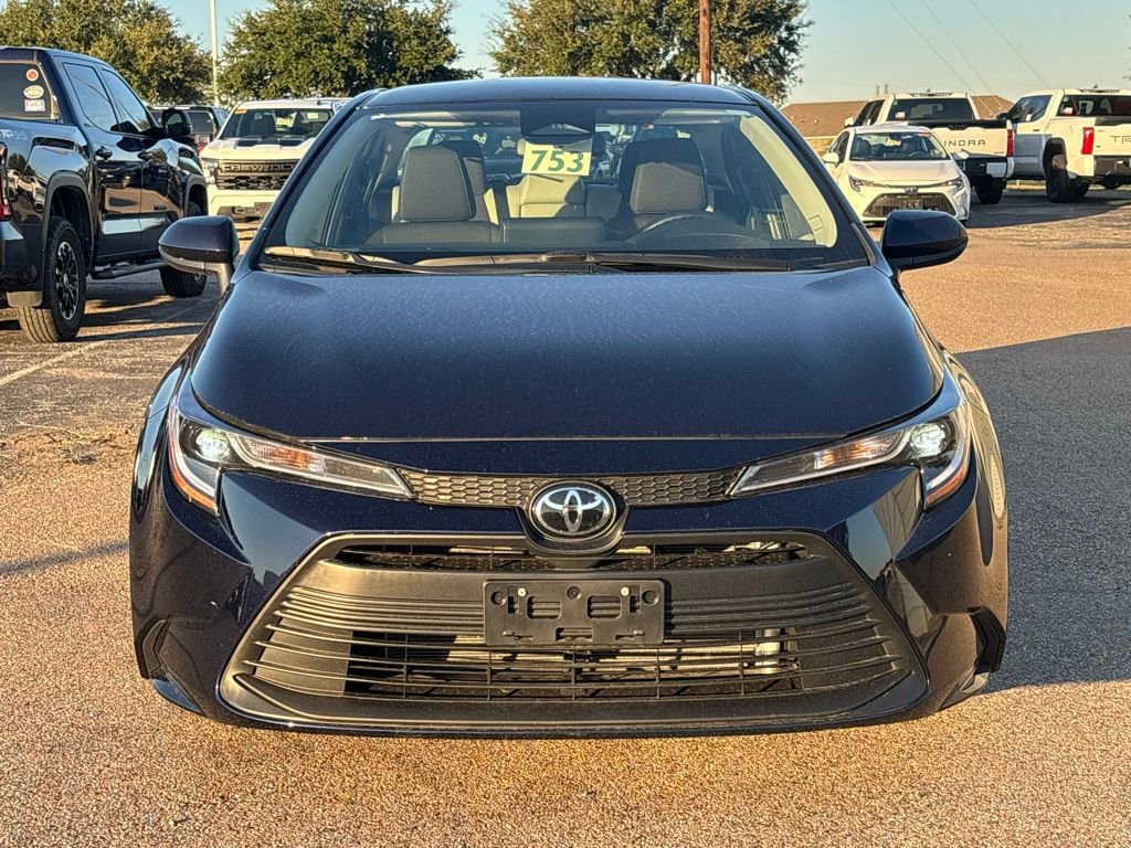 2025 Toyota Corolla LE photo 3