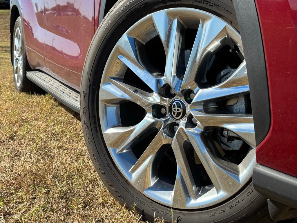 Used 2025 Toyota Highlander Limited SUV