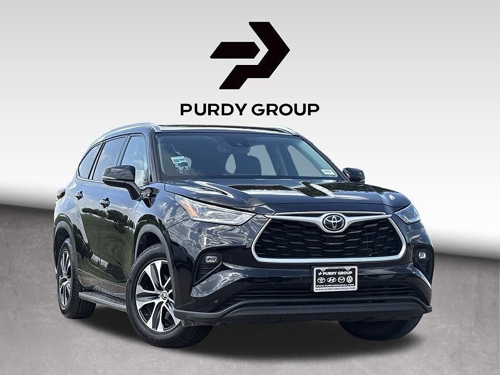 Pre-Owned 2021 Toyota Highlander XLE