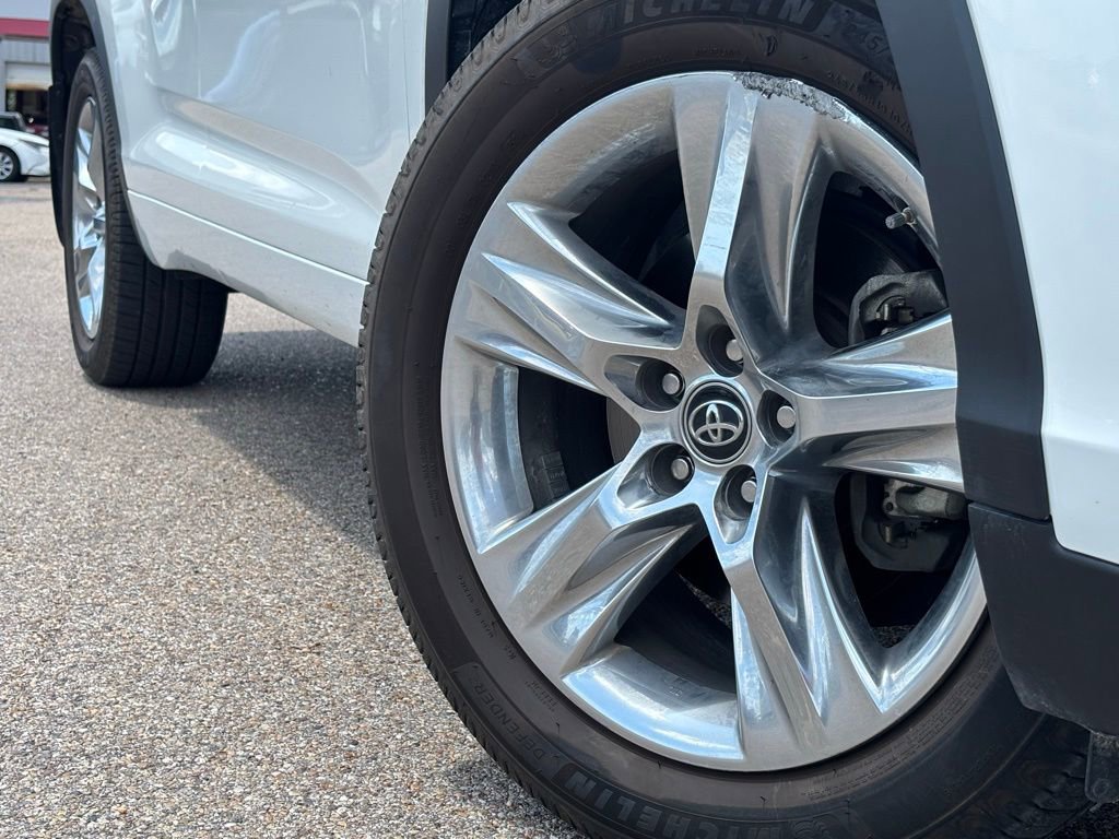 2019 Toyota Highlander Limited photo 2
