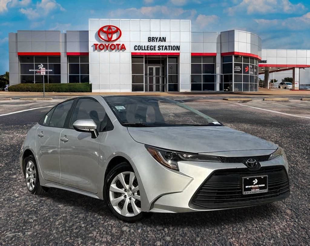 2024 Toyota Corolla LE's photo