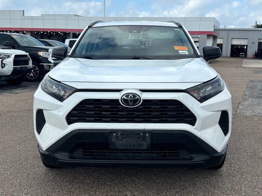 2020 Toyota RAV4 LE photo 3