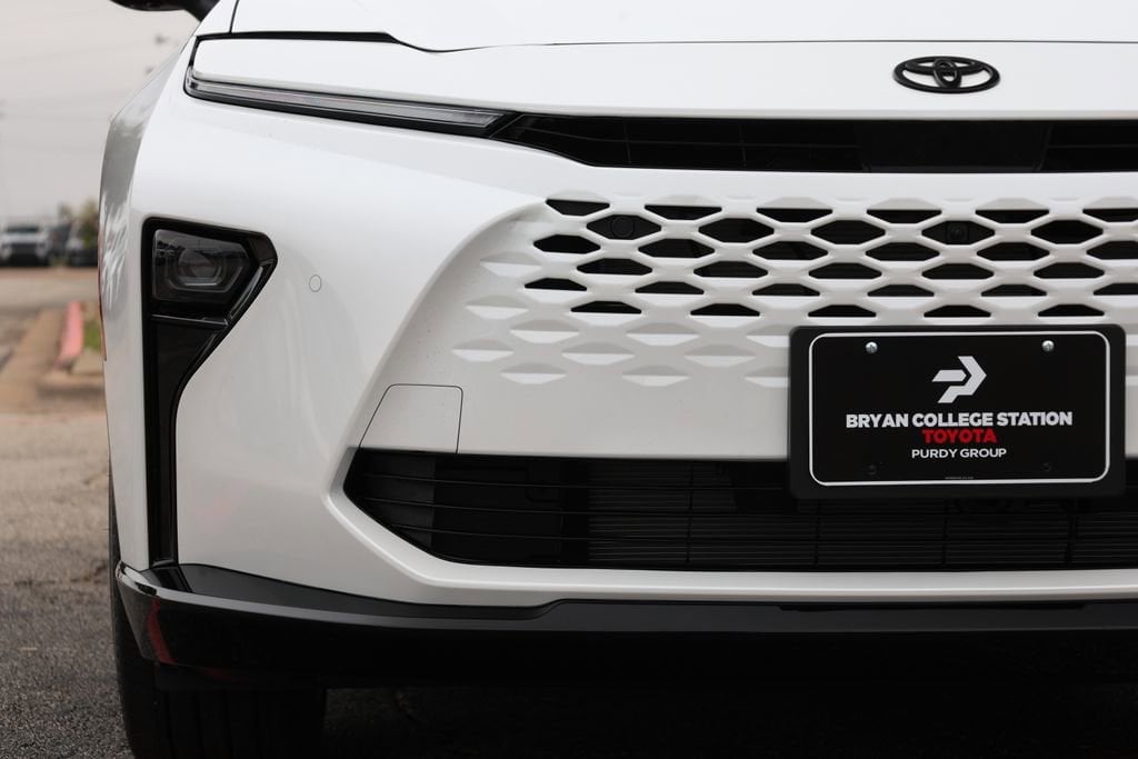 New 2025 Toyota Crown Signia Limited LIMITED