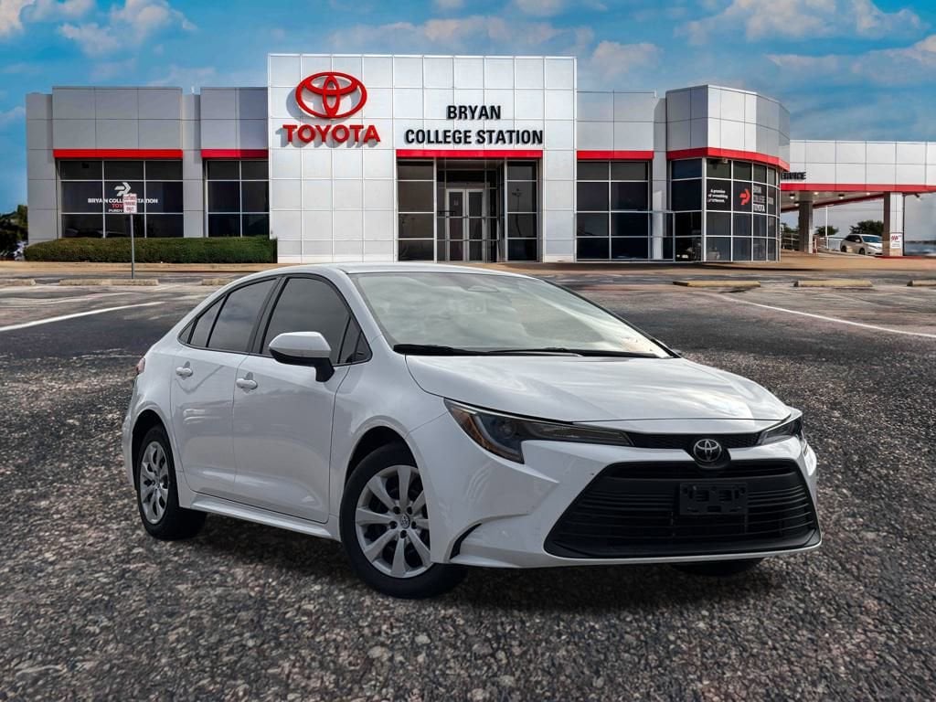2024 Toyota Corolla LE's photo
