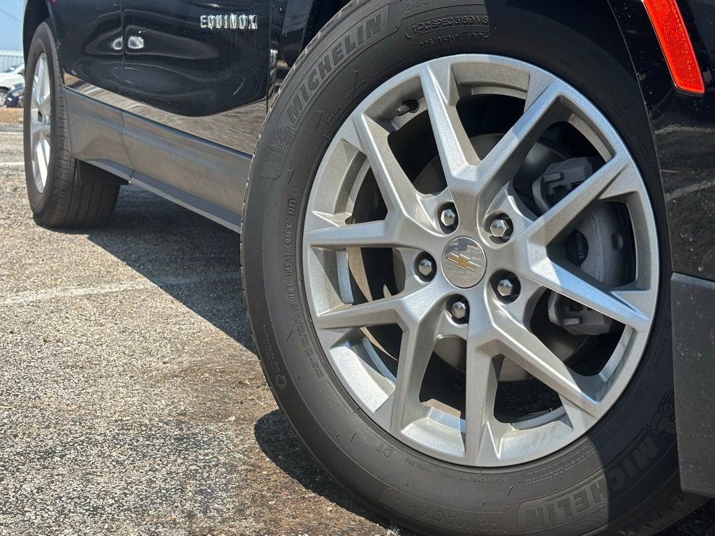 2023 Chevrolet Equinox LT photo 2