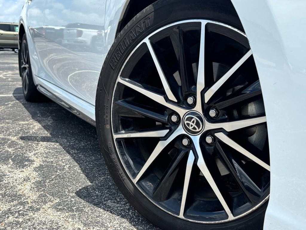 Used 2021 Toyota Camry SE with VIN 4T1G11AK7MU575952 for sale in Bryan, TX
