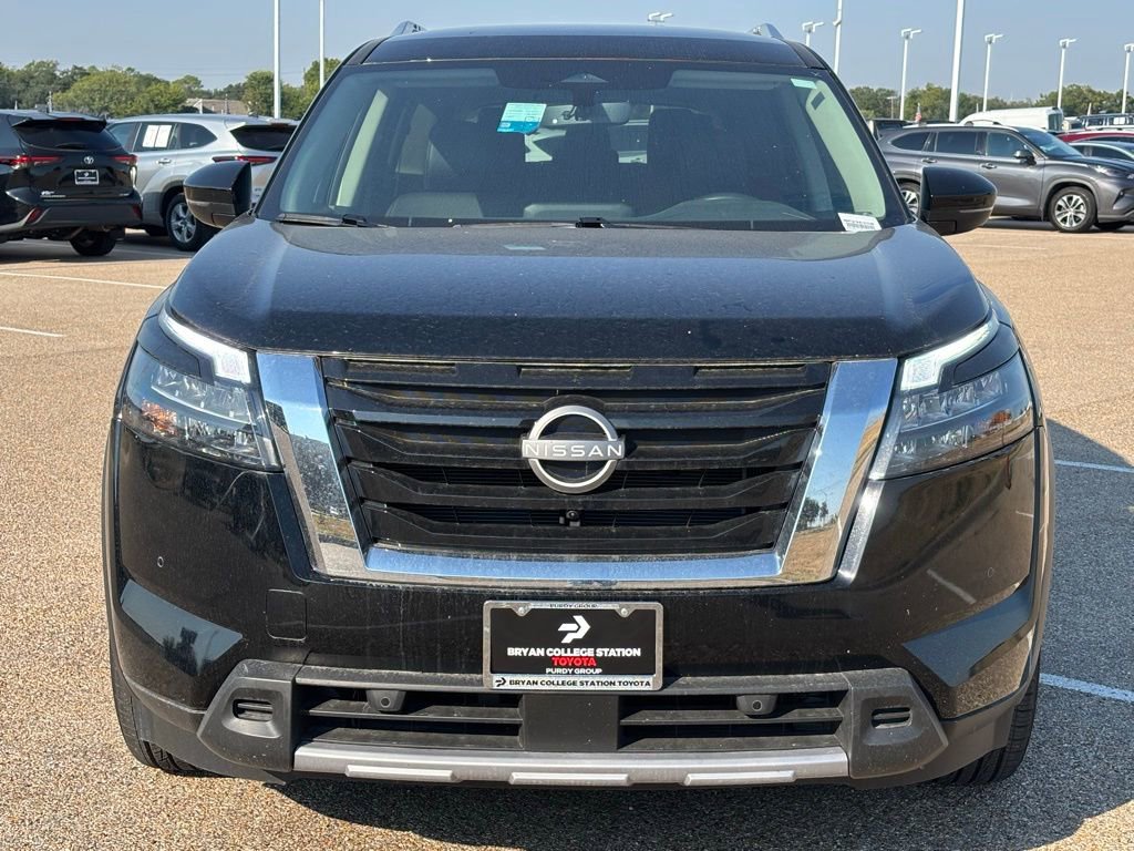 2025 Nissan Pathfinder SL photo 3