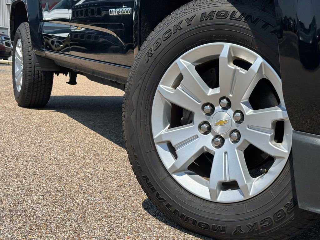 2019 Chevrolet Colorado LT photo 2