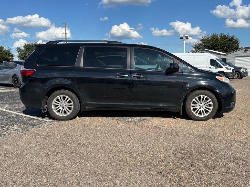 2015 Toyota Sienna XLE photo 4