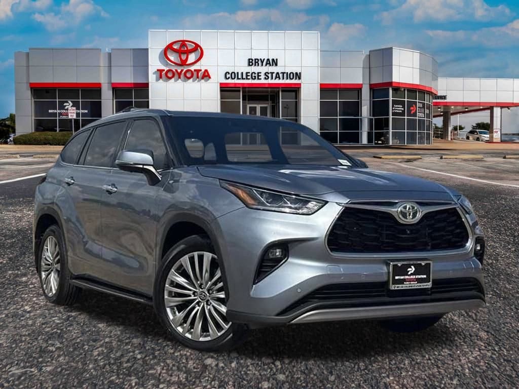 2024 Toyota Highlander Platinum's photo