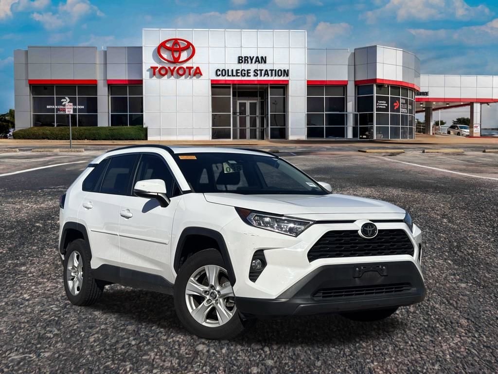 2020 Toyota RAV4 XLE's photo