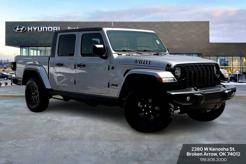 2021 Jeep Gladiator Willys photo 2