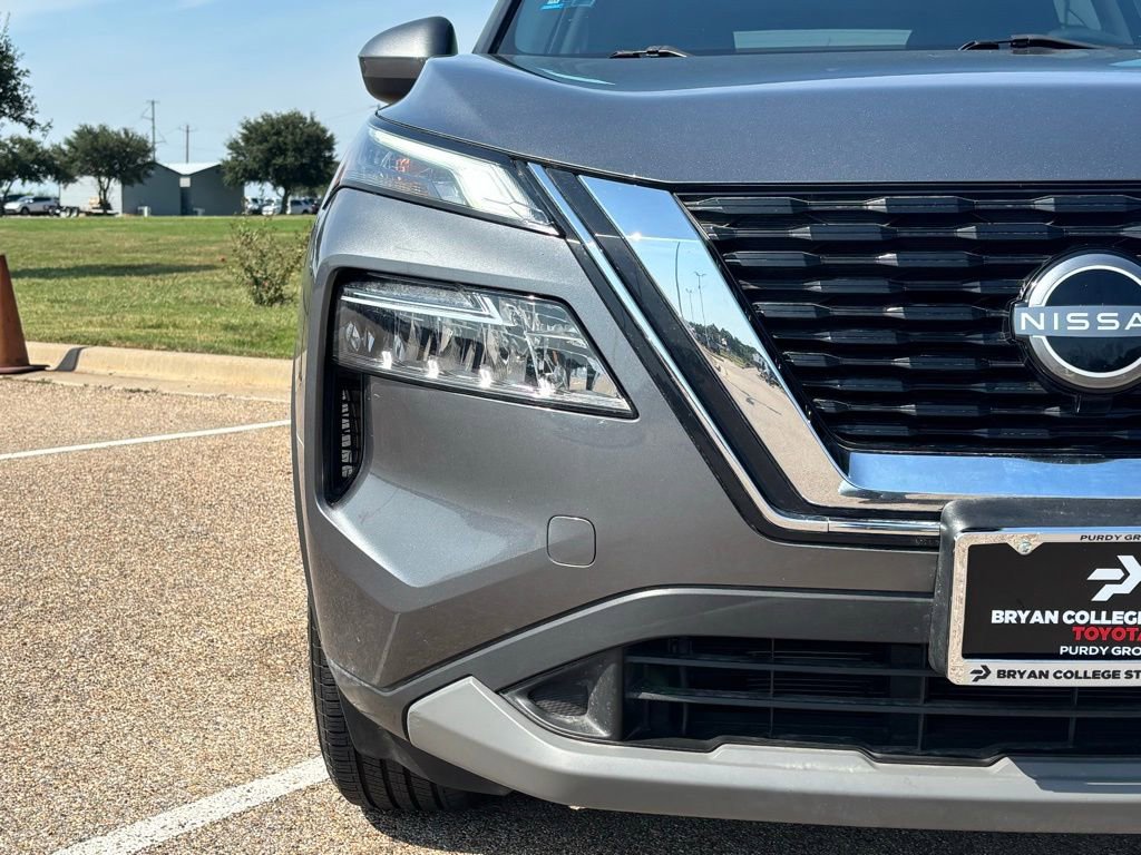 2023 Nissan Rogue SV photo 3