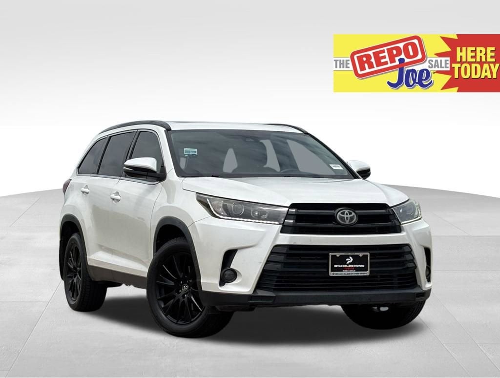 Used 2019 Toyota Highlander SE V6 SUV