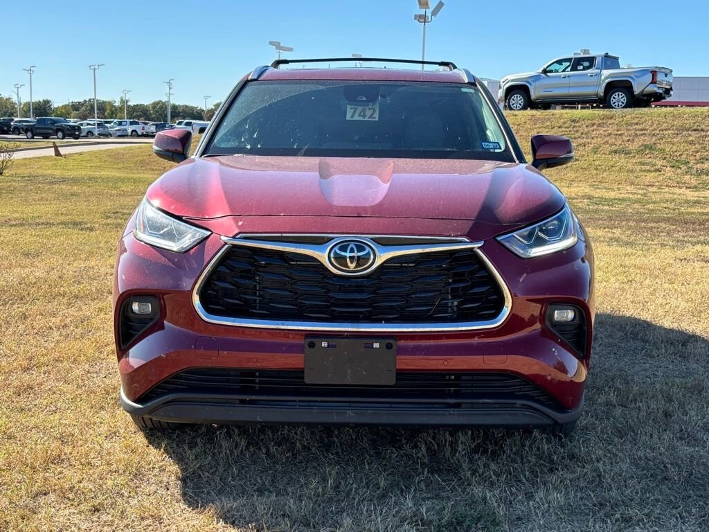Used 2025 Toyota Highlander Limited SUV