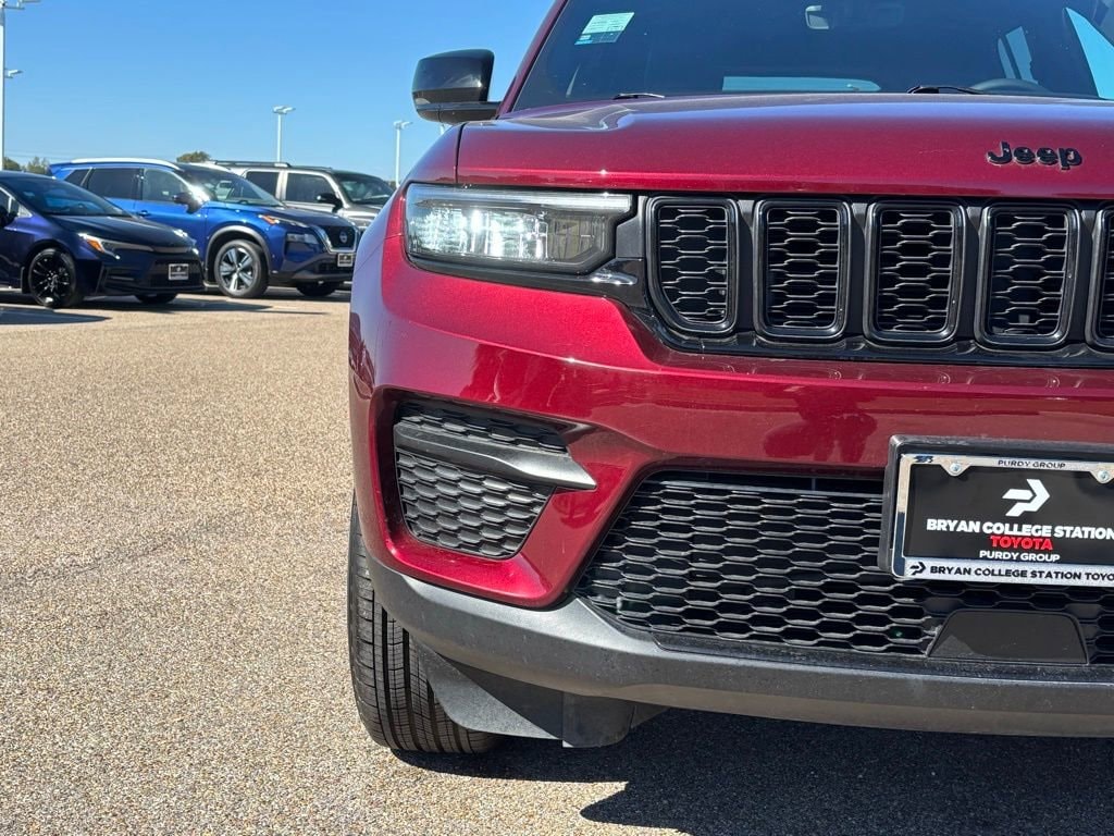 Used 2025 Jeep Grand Cherokee Laredo SUV