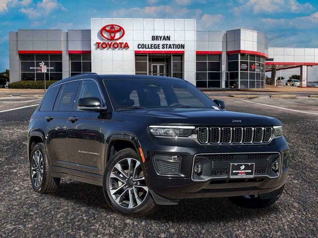 2023 Jeep Grand Cherokee Overland's photo