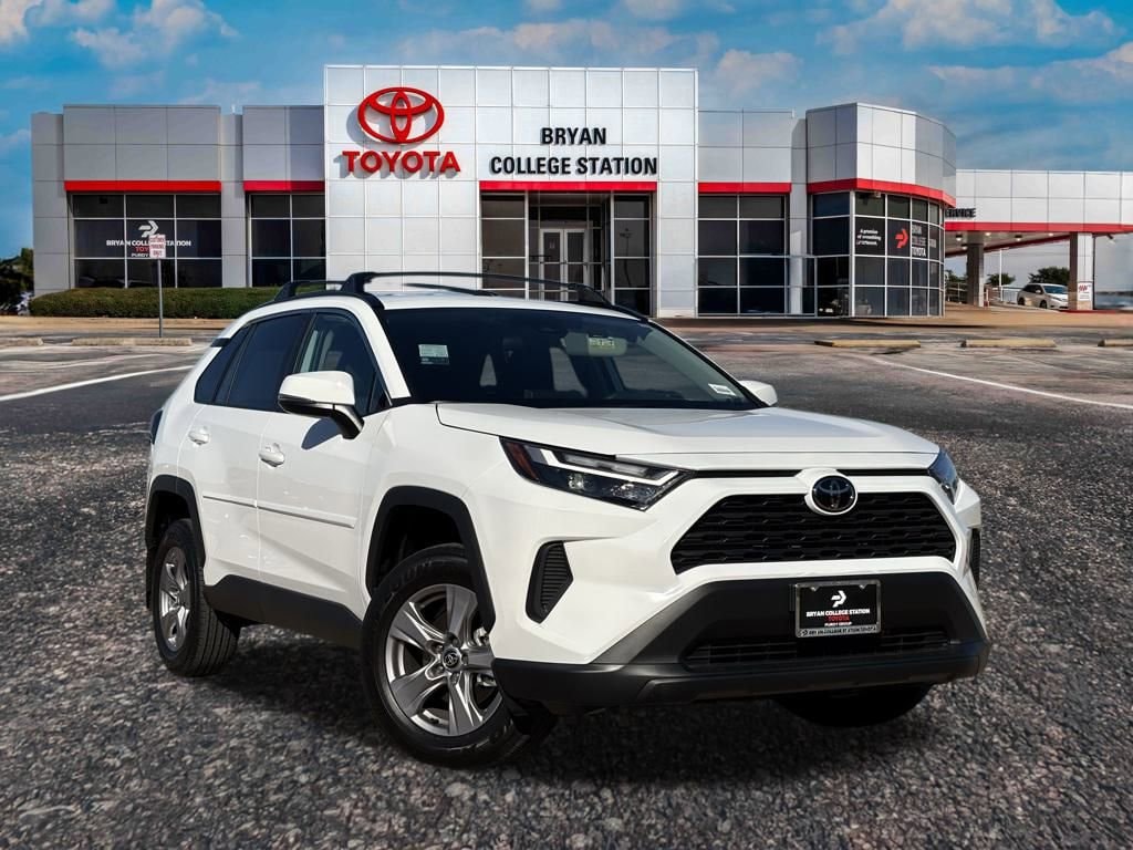 2025 Toyota RAV4 XLE's photo