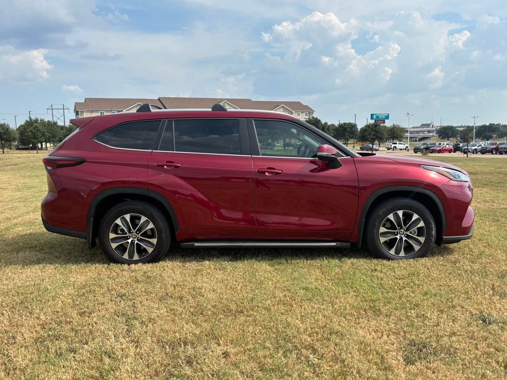 2024 Toyota Highlander XLE photo 4