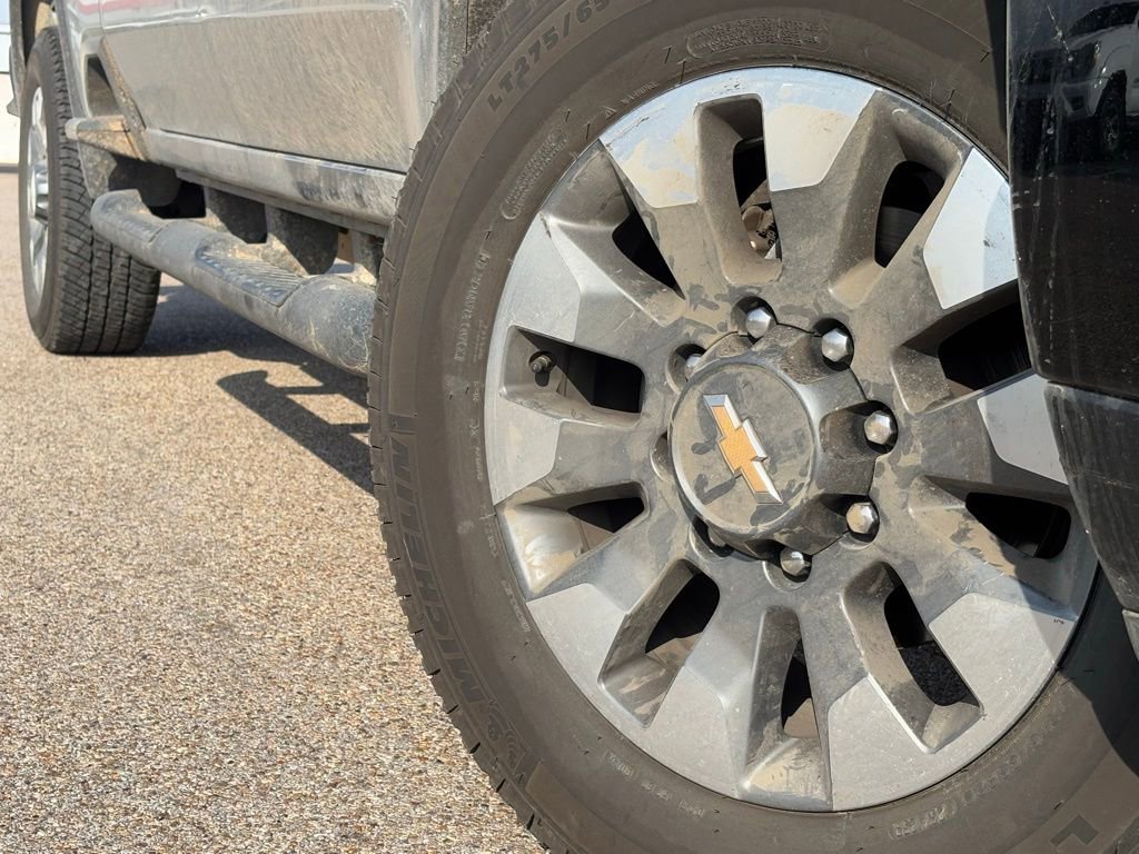 2024 Chevrolet Silverado 2500HD Custom photo 2