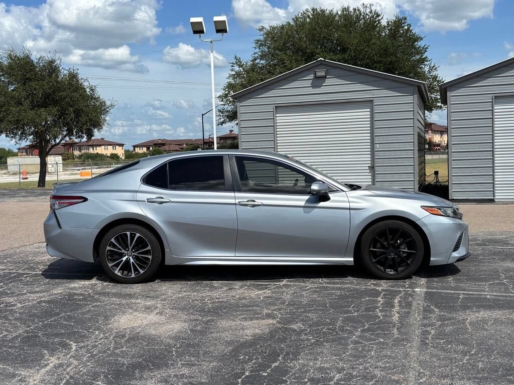 Used 2018 Toyota Camry SE Sedan