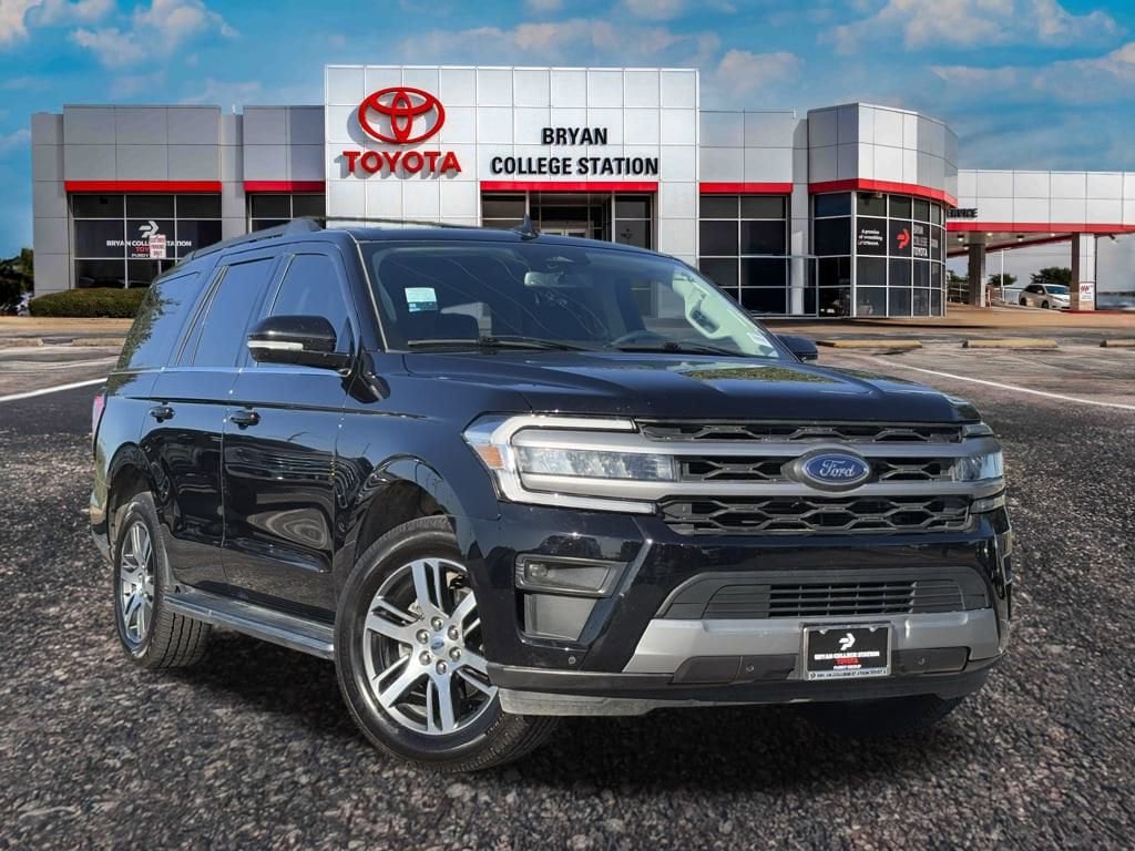 2022 Ford Expedition XLT's photo