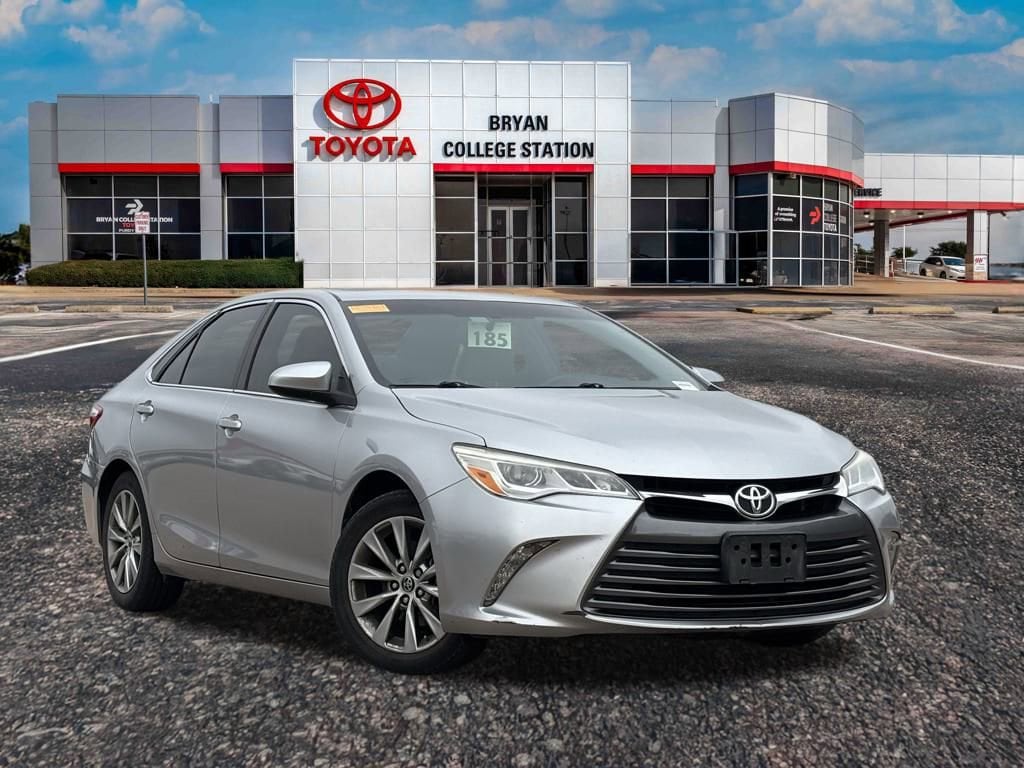2015 Toyota Camry XLE's photo
