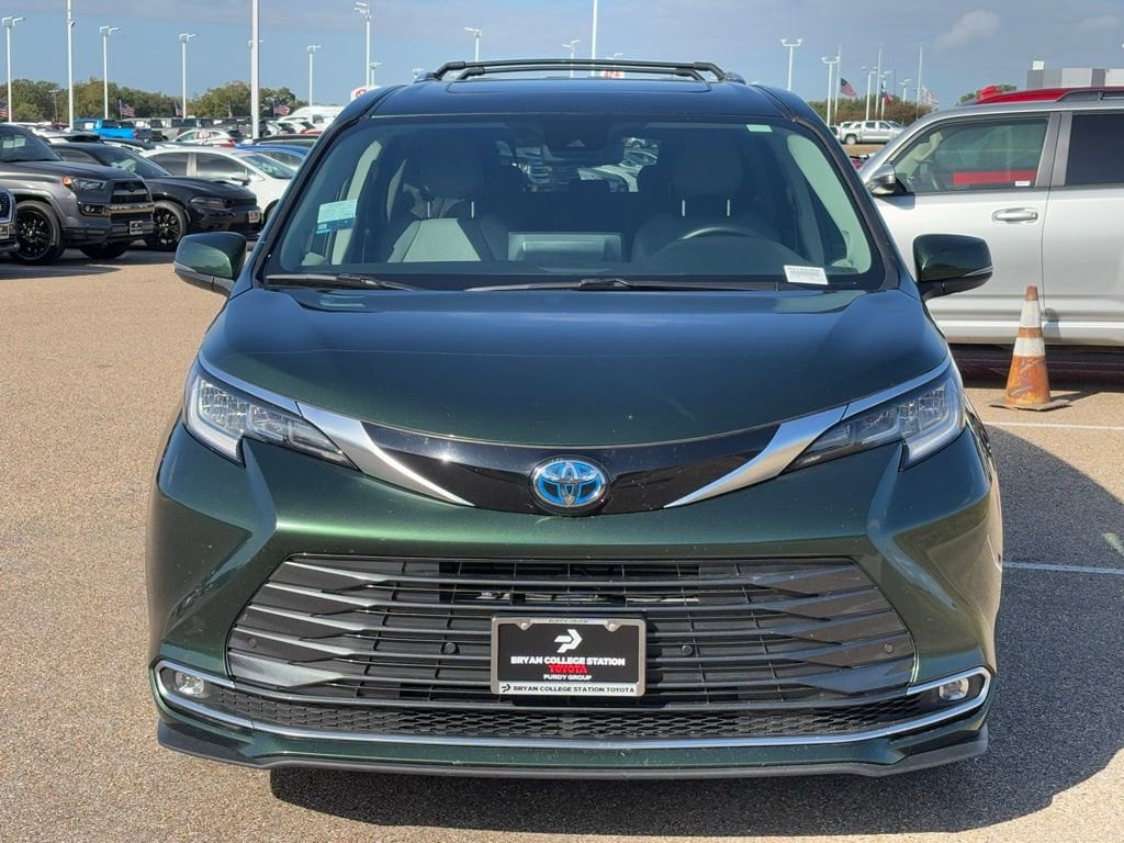 Certified 2024 Toyota Sienna Limited 7 Passenger Van Passenger Van