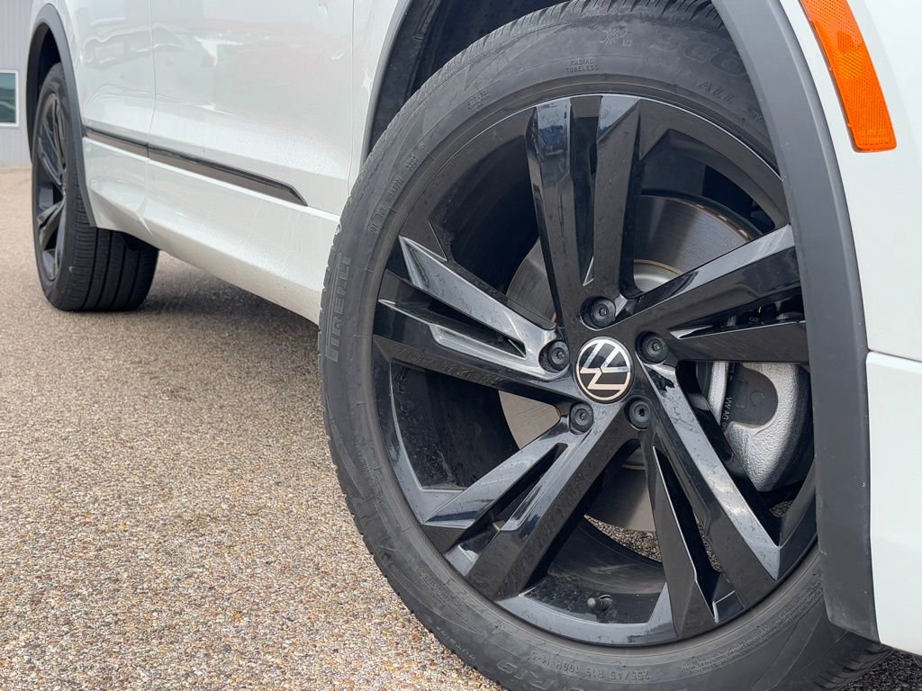 2024 Volkswagen Tiguan SE R-Line Black photo 2