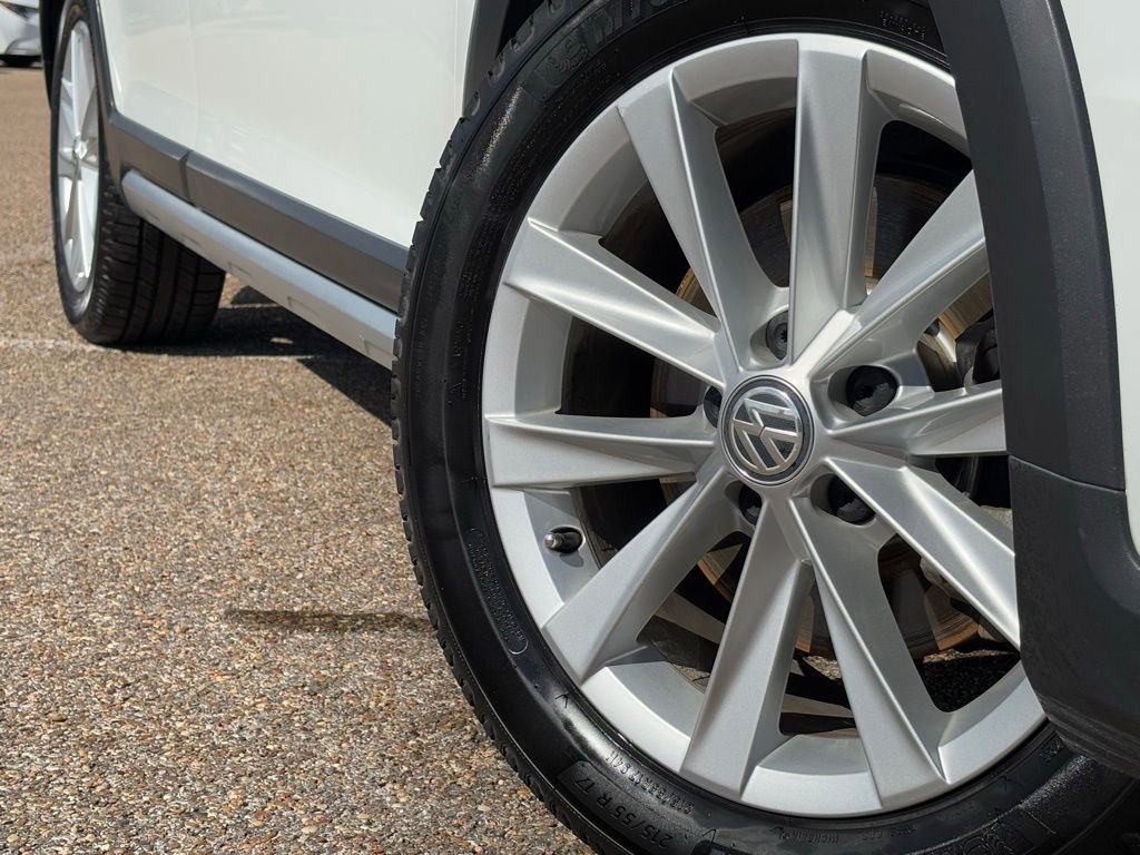 2017 Volkswagen Golf Alltrack TSI S 4Motion photo 2