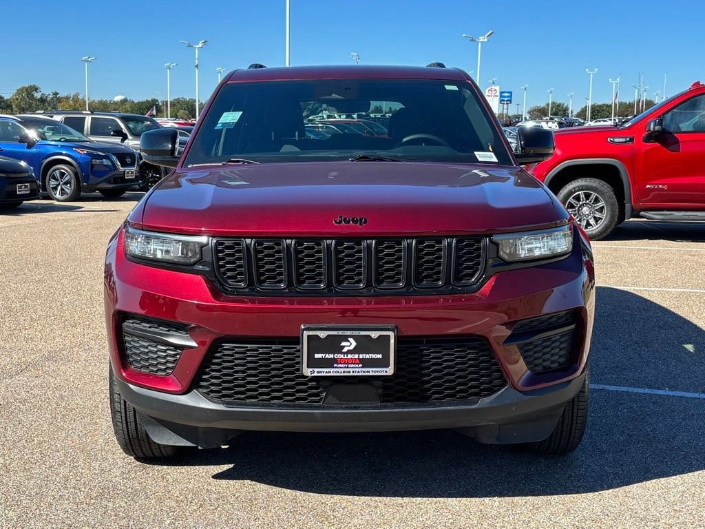 Used 2025 Jeep Grand Cherokee Laredo SUV