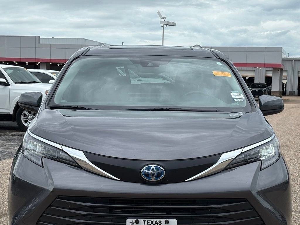 Used 2025 Toyota Sienna XLE 8 Passenger Van Passenger Van