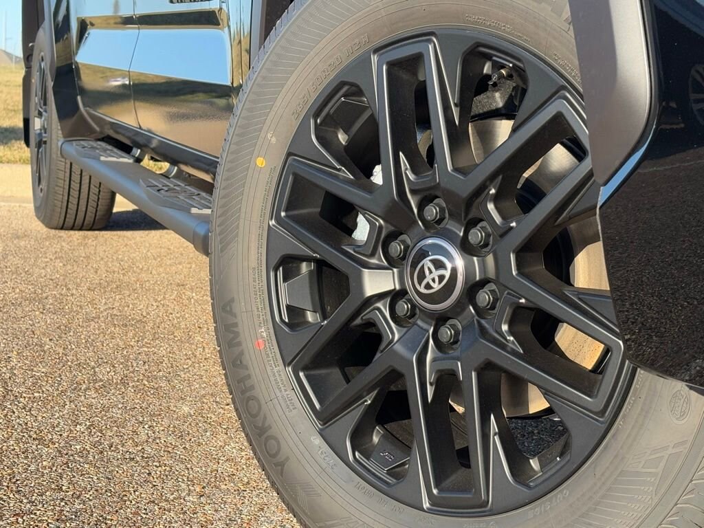 New 2026 Toyota Tundra Limited LIMITED CREWMAX 5.5