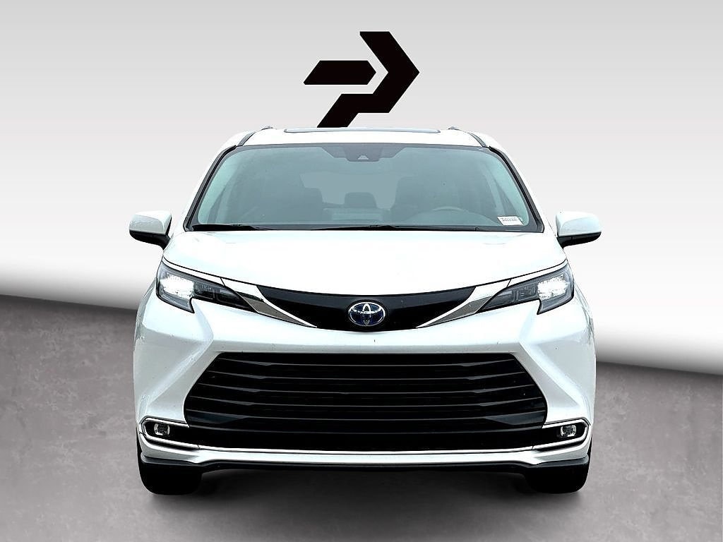 Used 2024 Toyota Sienna XLE Van Passenger Van