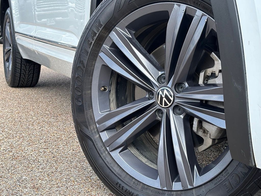Used 2021 Volkswagen Atlas Cross Sport 3.6L V6 SE w/Technology R-Line 4MOTION SUV