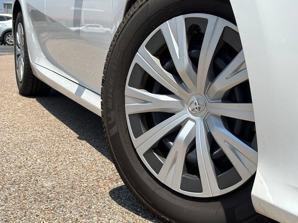 Used 2018 Toyota Camry Hybrid LE Sedan