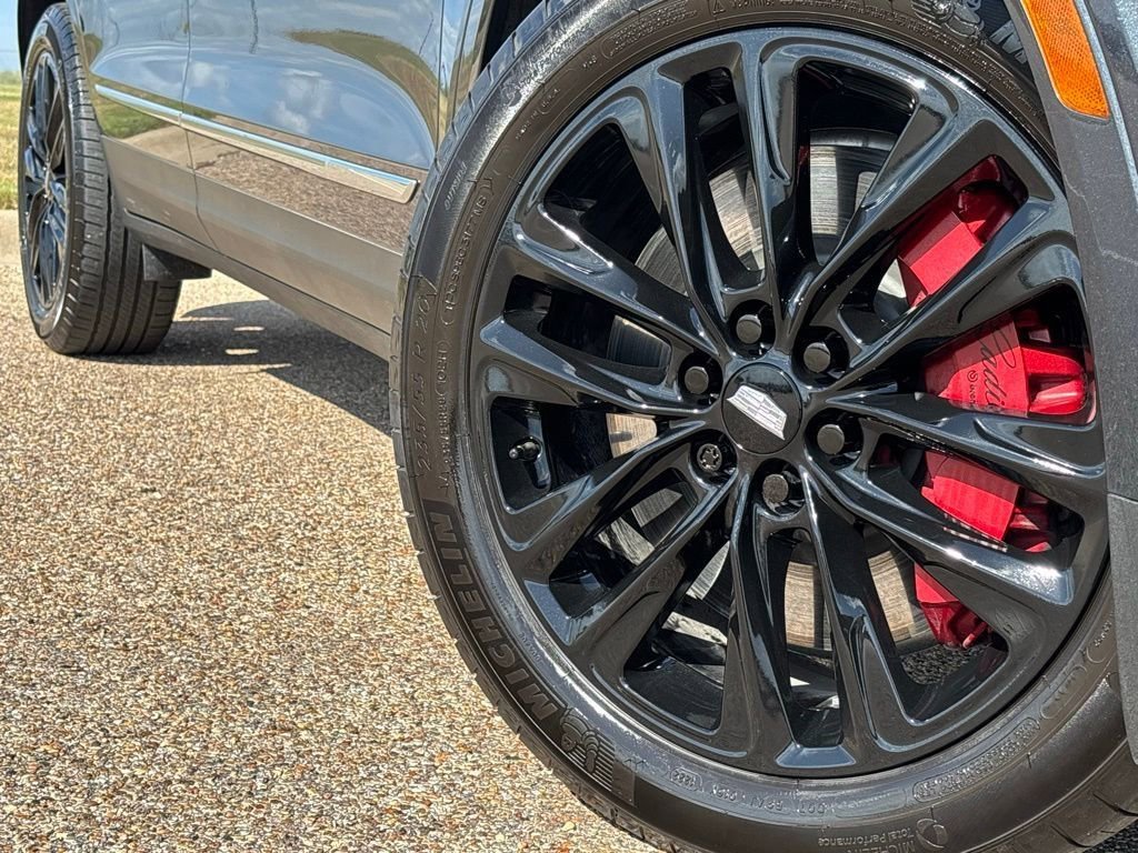2022 Cadillac XT5 Sport photo 2