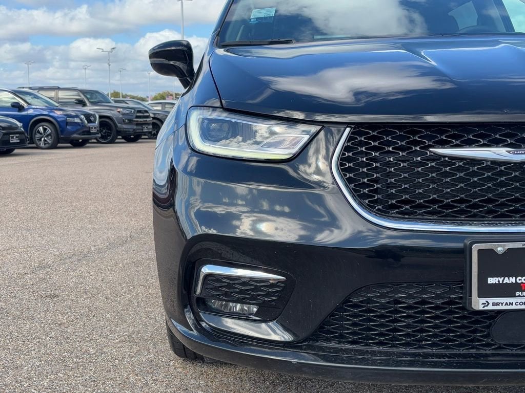 Used 2024 Chrysler Pacifica Touring L Van Passenger Van