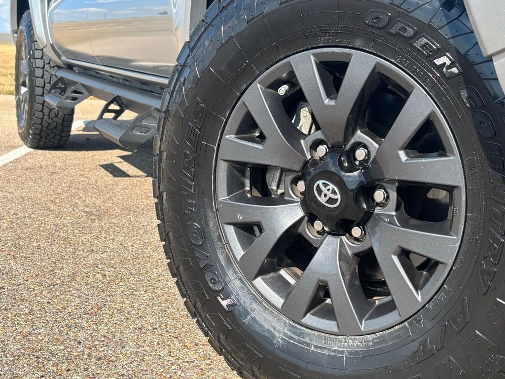 2023 Toyota Tacoma SR5 V6 photo 2