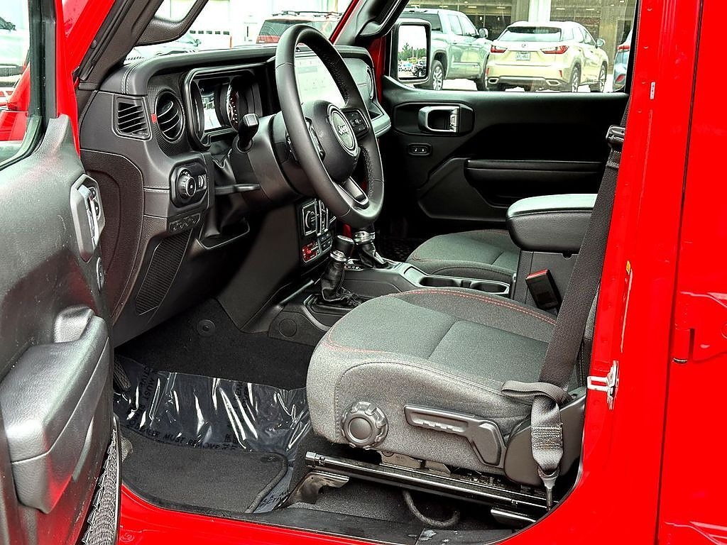 2025 Jeep Wrangler 4-Door Rubicon - Photo 10