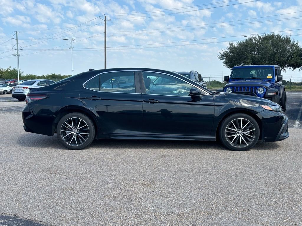 2021 Toyota Camry SE photo 4
