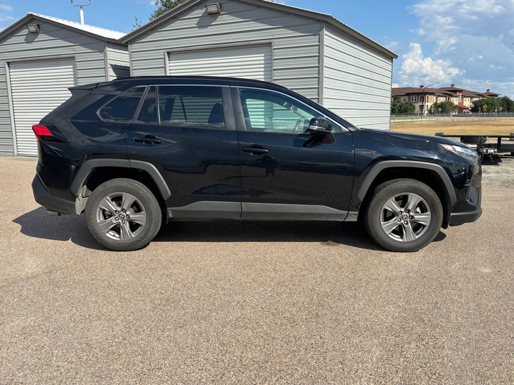 2024 Toyota RAV4 XLE photo 3