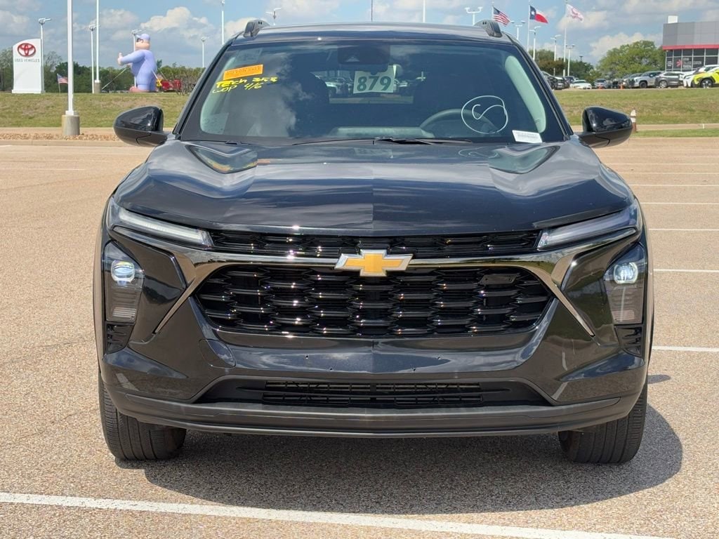 Used 2025 Chevrolet Trax LT SUV