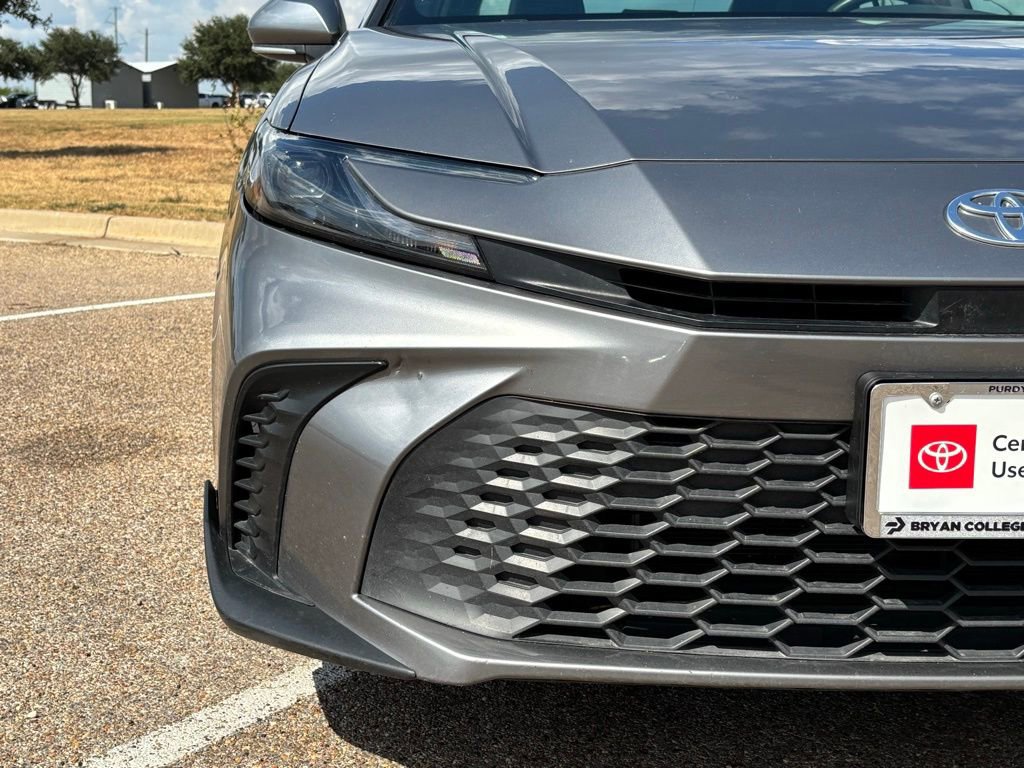 2025 Toyota Camry SE photo 4