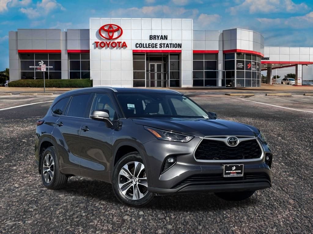 Used 2023 Toyota Highlander XLE SUV